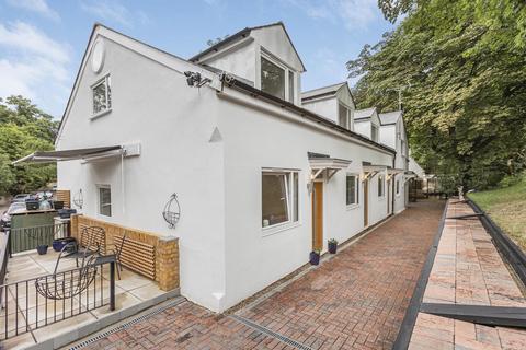 2 bedroom terraced house to rent, Church End