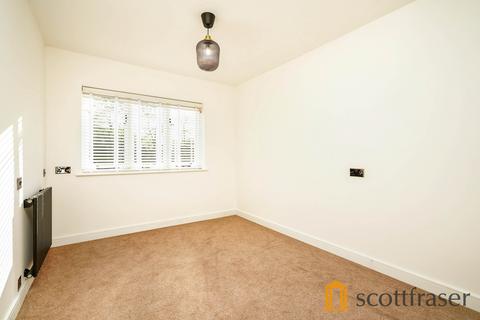 2 bedroom apartment to rent, The Larches, Carterton
