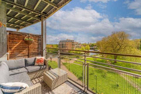 2 bedroom apartment for sale, Limehouse Lodge, Harry Zeital Way, London