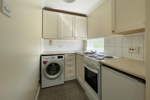 Studio to rent, Shinners Close, South Norwood