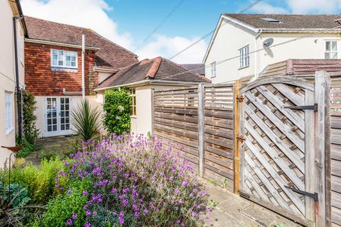 3 bedroom semi-detached house to rent, Westbourne Village, West Sussex