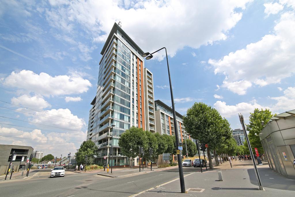 Alaska Apartments, Western Gateway, E16 1 bed apartment £1,900 pcm (£
