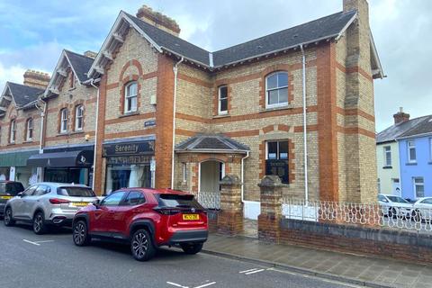 Retail property (high street) to rent, Newton Abbot TQ12