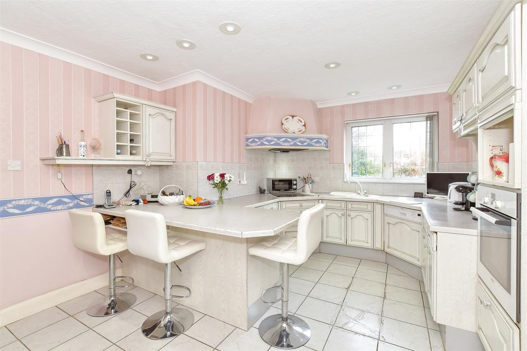 Kitchen/ Breakfast Room