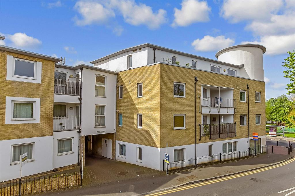 Oakhill Road, Sutton, Surrey 2 bed flat for sale £300,000