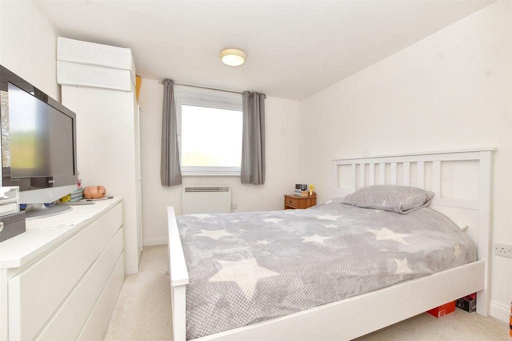 Oakhill Road, Sutton, Surrey 2 bed flat for sale £300,000