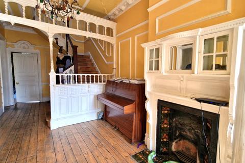 3 Braxted Park, London, SW16 3DW