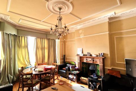 3 Braxted Park, London, SW16 3DW