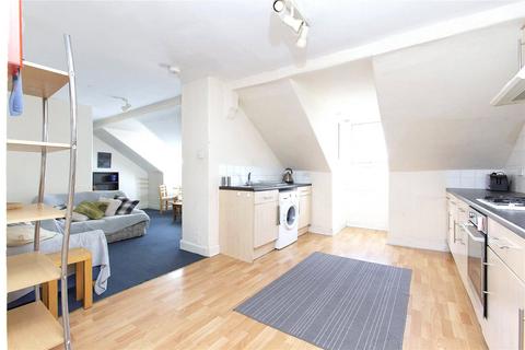3 bedroom flat to rent, Crighton Place, Edinburgh, EH7