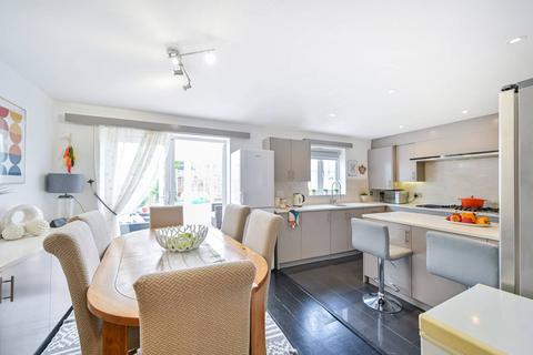 79b Langley Avenue, Worcester Park, KT4 8PD