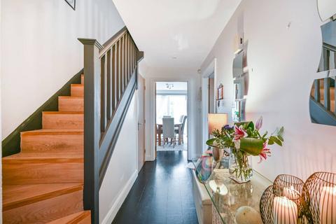 79b Langley Avenue, Worcester Park, KT4 8PD