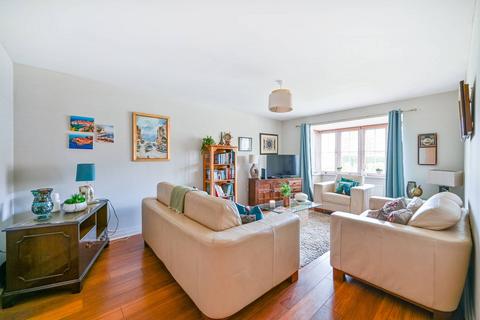 79b Langley Avenue, Worcester Park, KT4 8PD