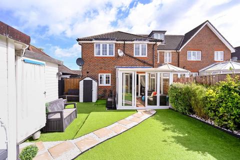 79b Langley Avenue, Worcester Park, KT4 8PD