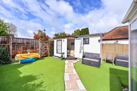 79b Langley Avenue, Worcester Park, KT4 8PD