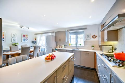 79b Langley Avenue, Worcester Park, KT4 8PD
