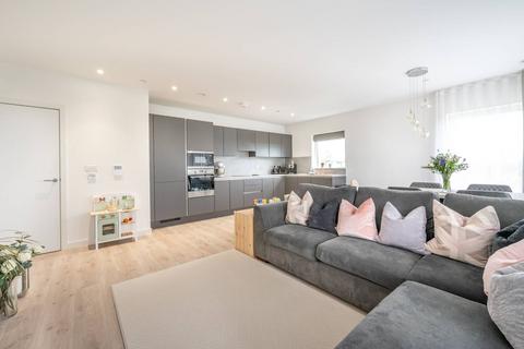 3 bedroom flat for sale, Lyall House, Upton Park, London, E13