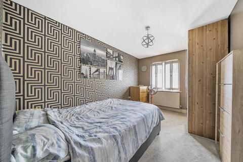 2 bedroom maisonette for sale, Taffy's How, Mitcham, CR4