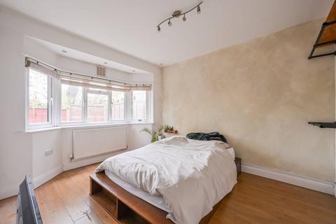 2 bedroom flat to rent, Briaris Close, N17, Tottenham, London, N17