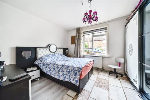 3 bedroom apartment for sale, Knapmill Road, London