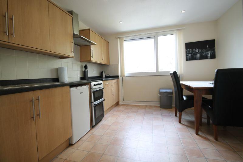 Beach Road West, Portishead 2 bed apartment £202,500