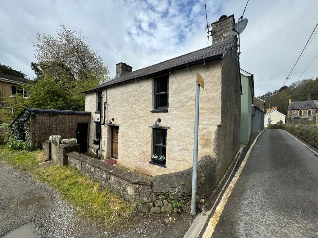 Llangrannog, Llandysul, SA44 2 bed cottage for sale £225,000
