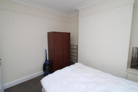 3 bedroom end of terrace house to rent, Lyndhurst Road, Stockport SK5
