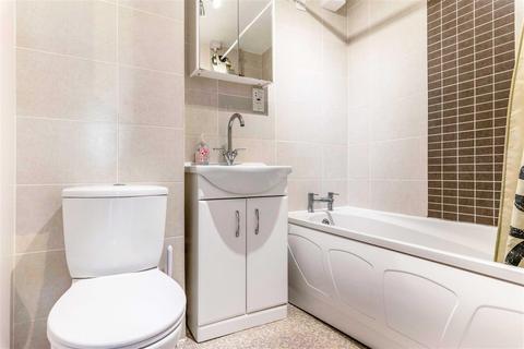 8 Badgers Copse, Orpington, BR6 0XB