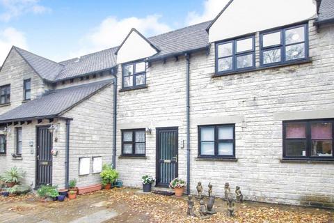 2 bedroom flat for sale, Manor Court, Fairford