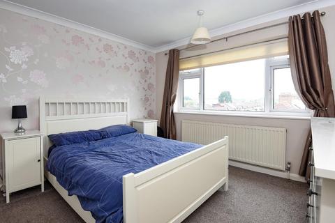 2 bedroom flat for sale, Durham Avenue, Woodford Green IG8