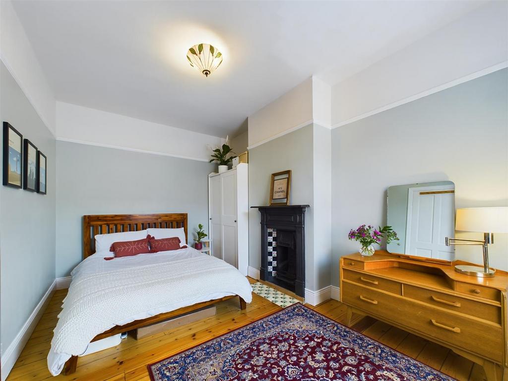 Bed 2.jpg