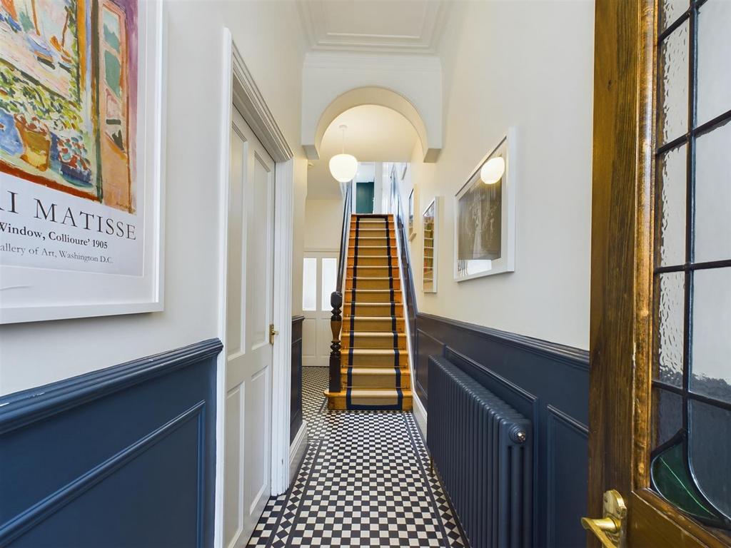 Hallway 1.jpg