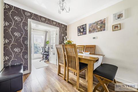 15 Randolph Close, Bexleyheath, DA7 6HY
