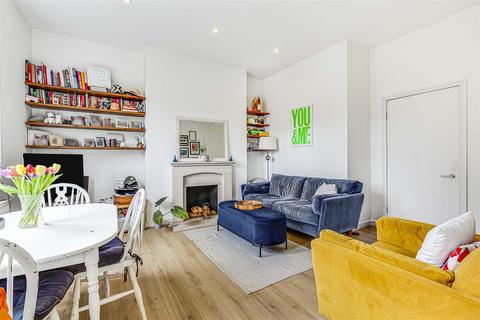 2 bedroom flat for sale - Ravenna Road, London