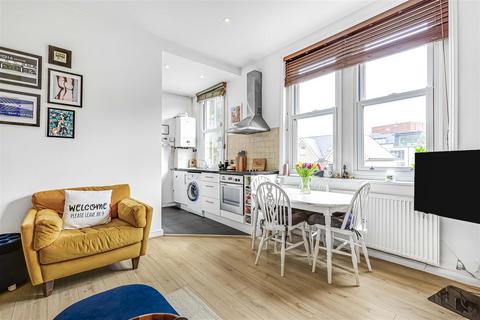 2 bedroom flat for sale, Ravenna Road, London