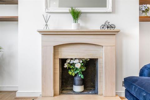 11b Ravenna Road, London, SW15 6AW