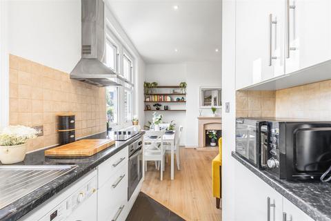 11b Ravenna Road, London, SW15 6AW
