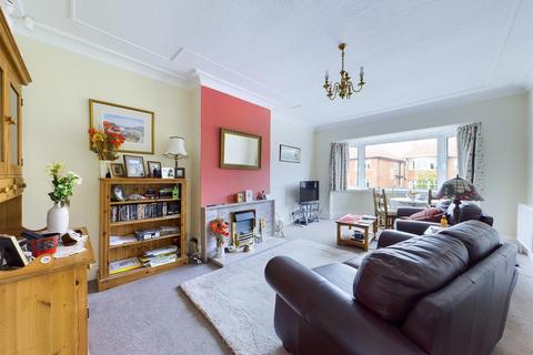 2 bedroom flat for sale, First Avenue, Bridlington