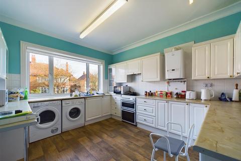 2 bedroom flat for sale, First Avenue, Bridlington