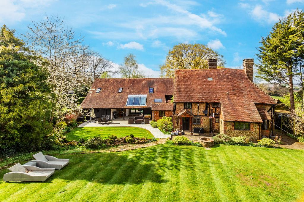 Kent Hatch Road, Oxted, RH8 6 bed detached house for sale £1,750,000