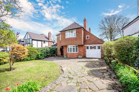 33 Downs Wood, Epsom, KT18 5UJ