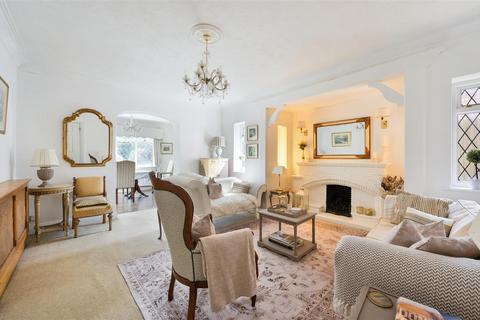 33 Downs Wood, Epsom, KT18 5UJ