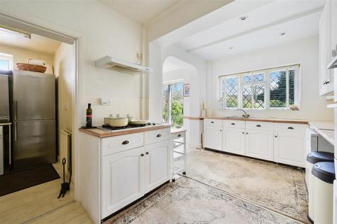 33 Downs Wood, Epsom, KT18 5UJ