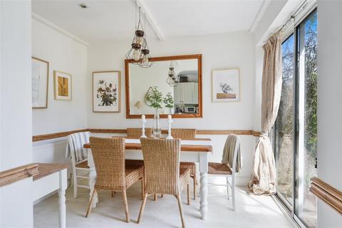 33 Downs Wood, Epsom, KT18 5UJ