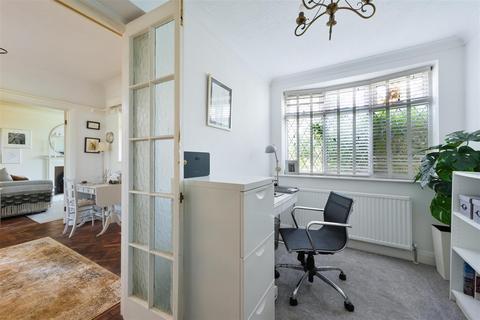 33 Downs Wood, Epsom, KT18 5UJ