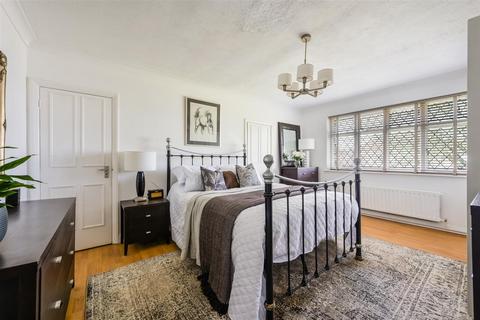 33 Downs Wood, Epsom, KT18 5UJ