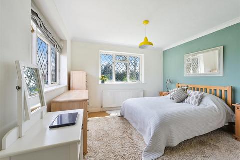 33 Downs Wood, Epsom, KT18 5UJ