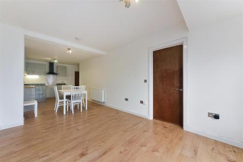 2 bedroom flat for sale, Chase Road, Epsom