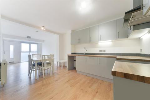2 Chase Road, Epsom, KT19 8TL