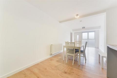 2 Chase Road, Epsom, KT19 8TL