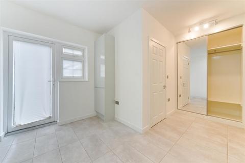 2 Chase Road, Epsom, KT19 8TL